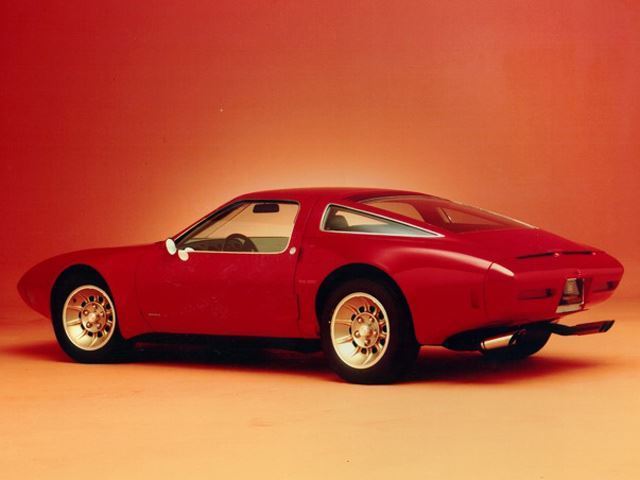 Возможно, первое изображение среднемоторного C8 Corvette